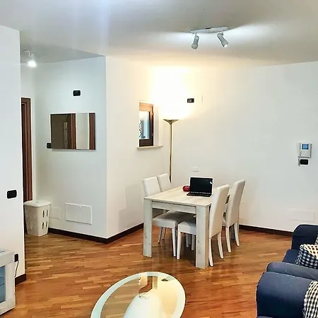 Domus Fiera Di Roma Village דירה