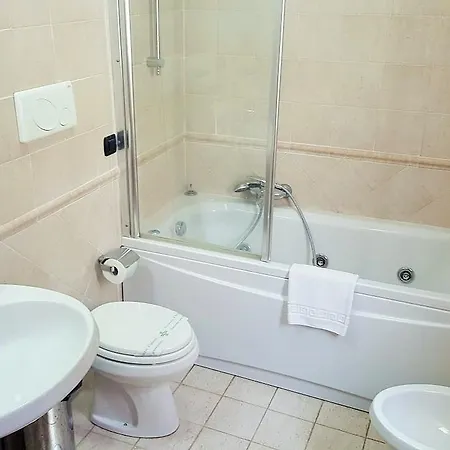 Domus Fiera Di Roma Village דירה *