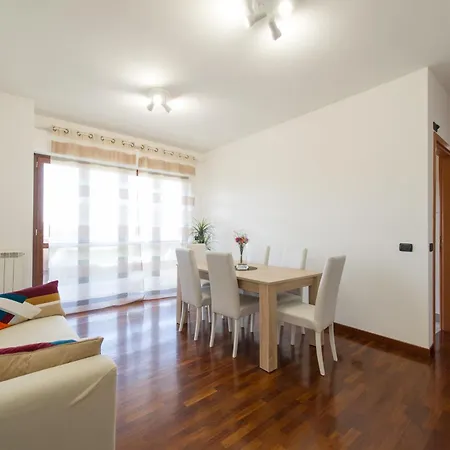 Domus Fiera Di Roma Village דירה