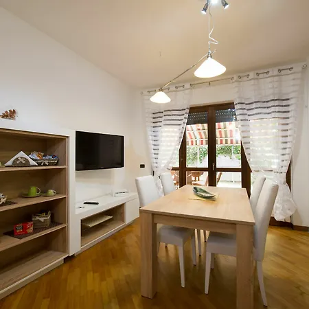 Domus Fiera Di Roma Village דירה